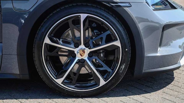Used Porsche Taycan 2025 for sale - 75218029: Photo 11