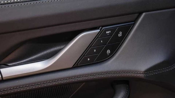 Used Porsche Taycan 2025 for sale - 75218029: Photo 31