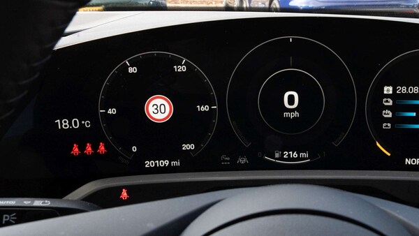 Used Porsche Taycan 2021 for sale - 76242500: Photo 18