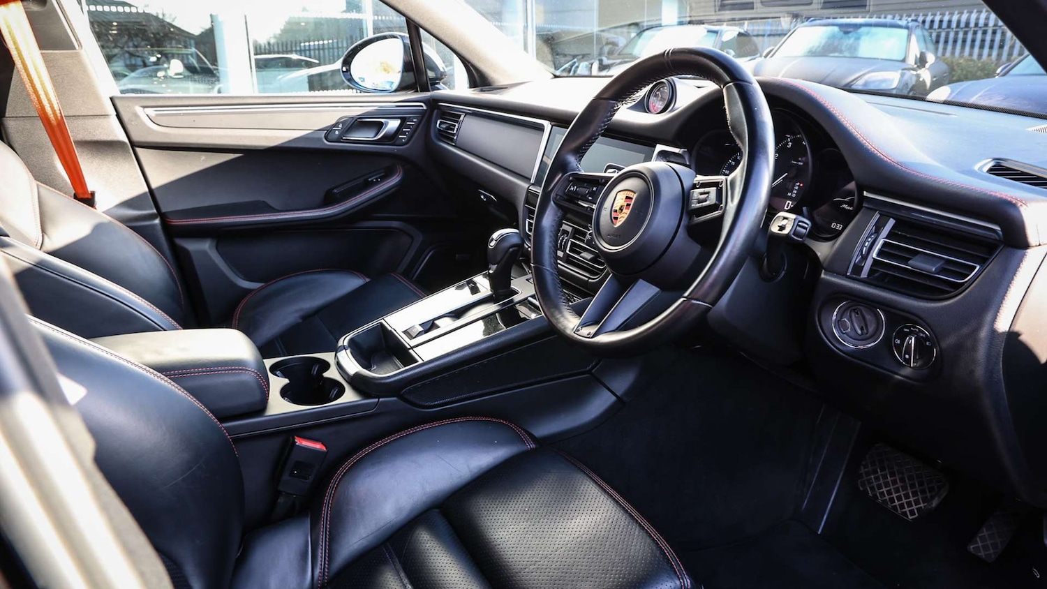 Used Porsche Macan 2021 for sale - 76902362: Photo 12