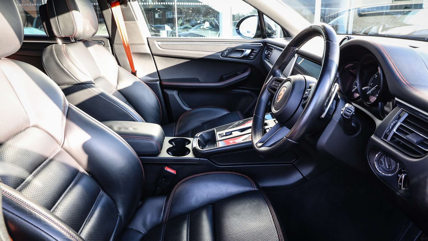 Used Porsche Macan 2021 for sale - 76902362: Photo 14