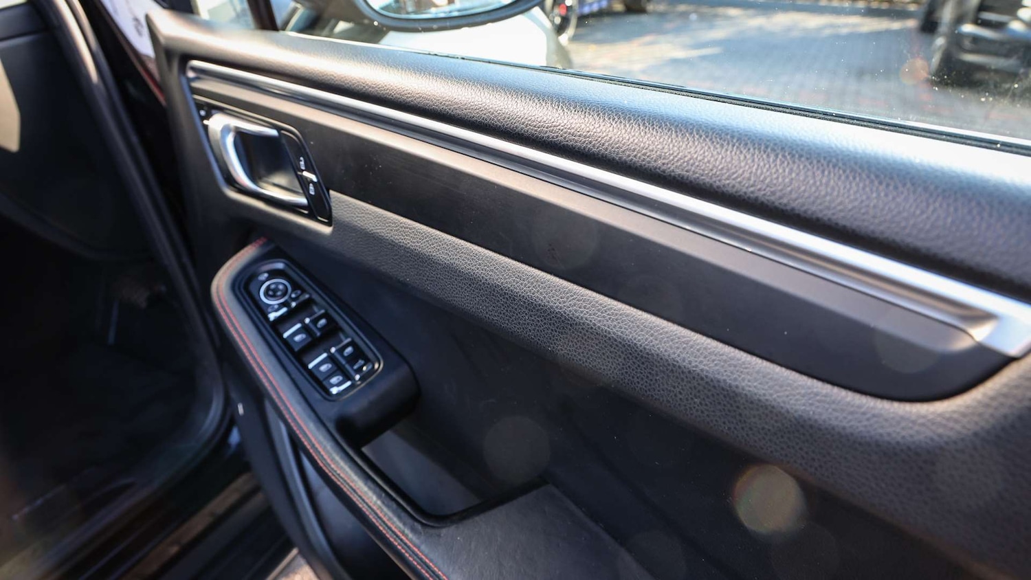 Used Porsche Macan 2021 for sale - 76902362: Photo 25