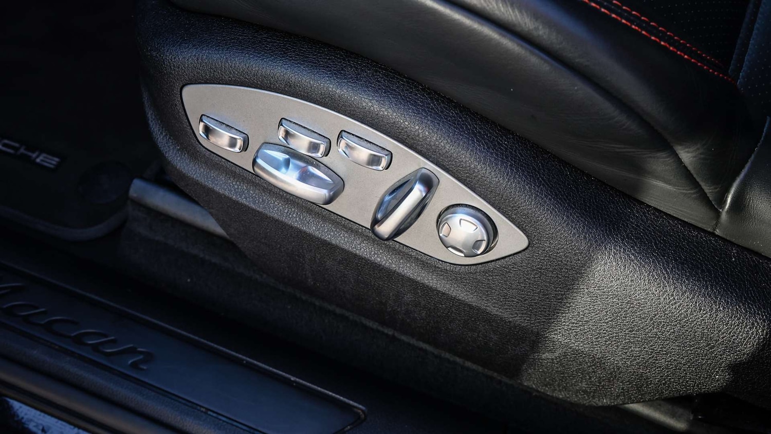 Used Porsche Macan 2021 for sale - 76902362: Photo 27