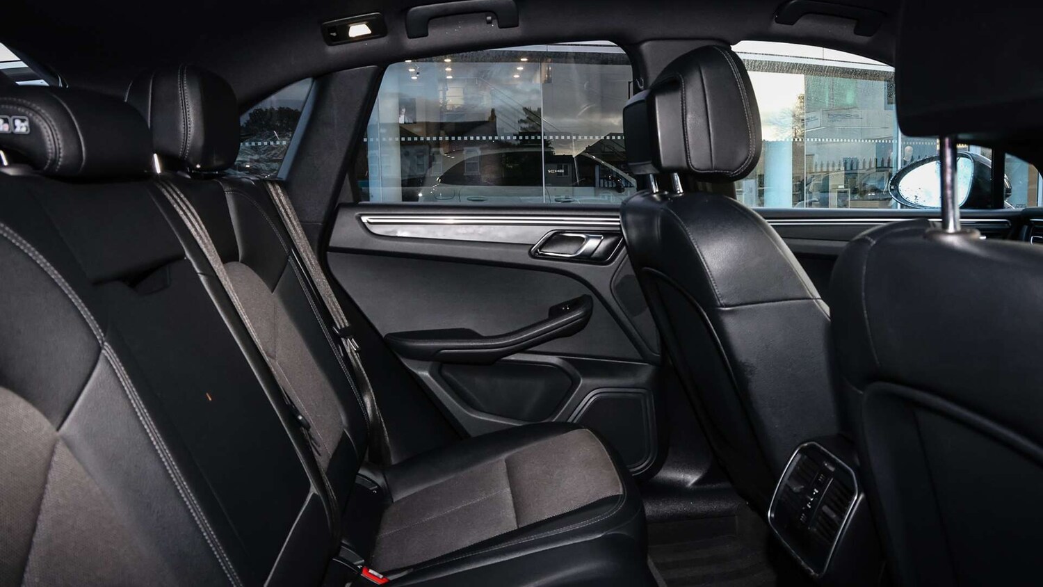 Used Porsche Macan 2021 for sale - 76501893: Photo 14