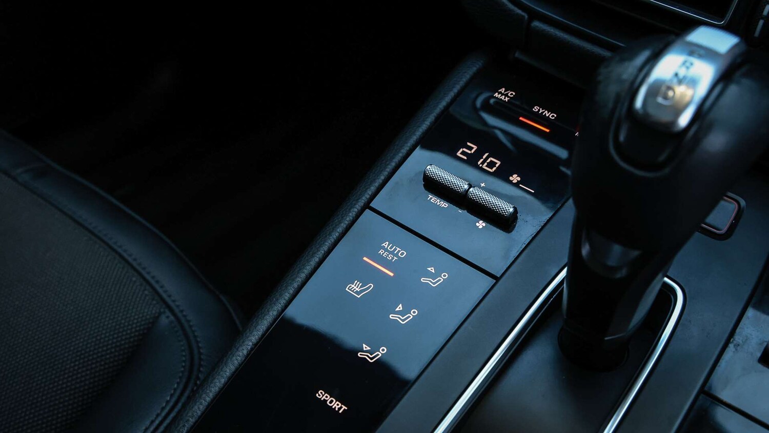 Used Porsche Macan 2021 for sale - 76501893: Photo 28