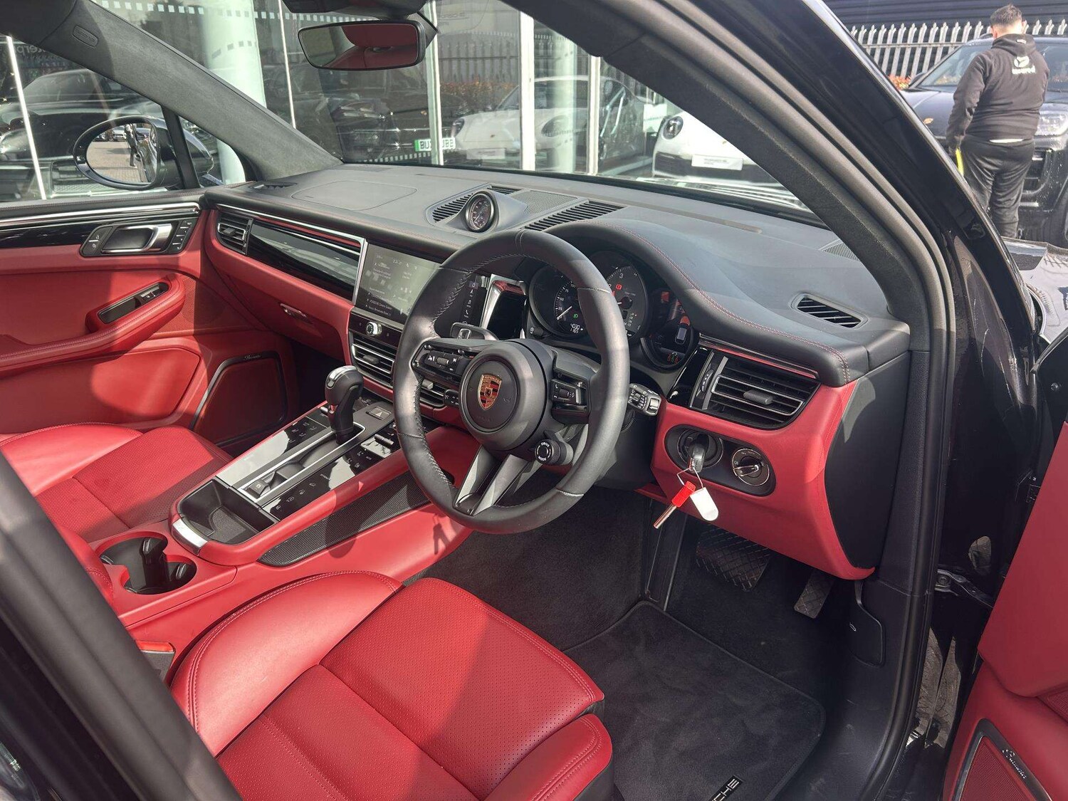 Used Porsche Macan 2025 for sale - 76661738: Photo 11