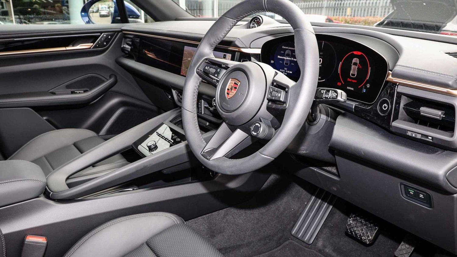 Used Porsche Macan 2025 for sale - 77233056: Photo 27