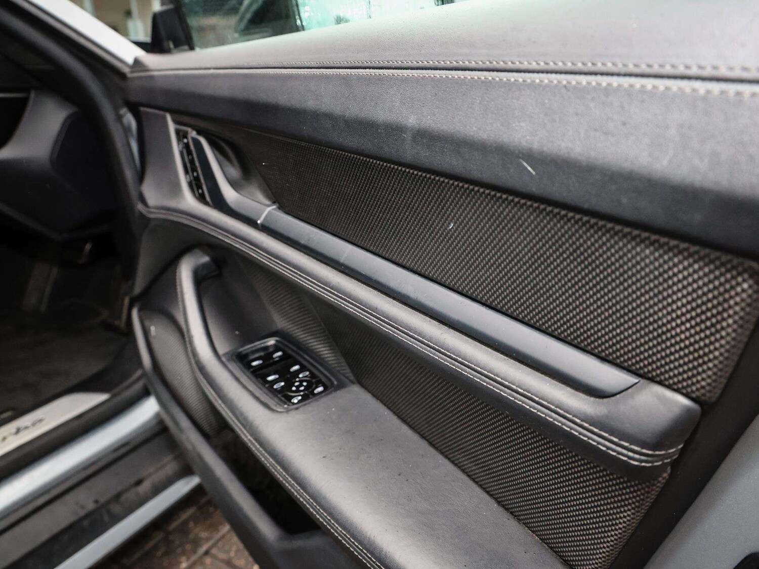 Used Porsche Taycan 2020 for sale - 77219514: Photo 32