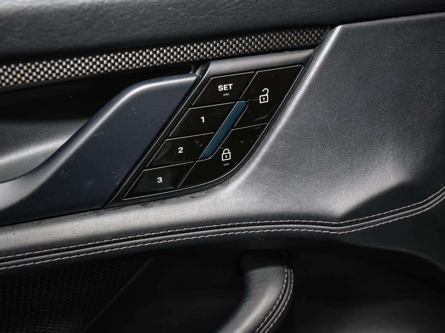 Used Porsche Taycan 2020 for sale - 77219514: Photo 33