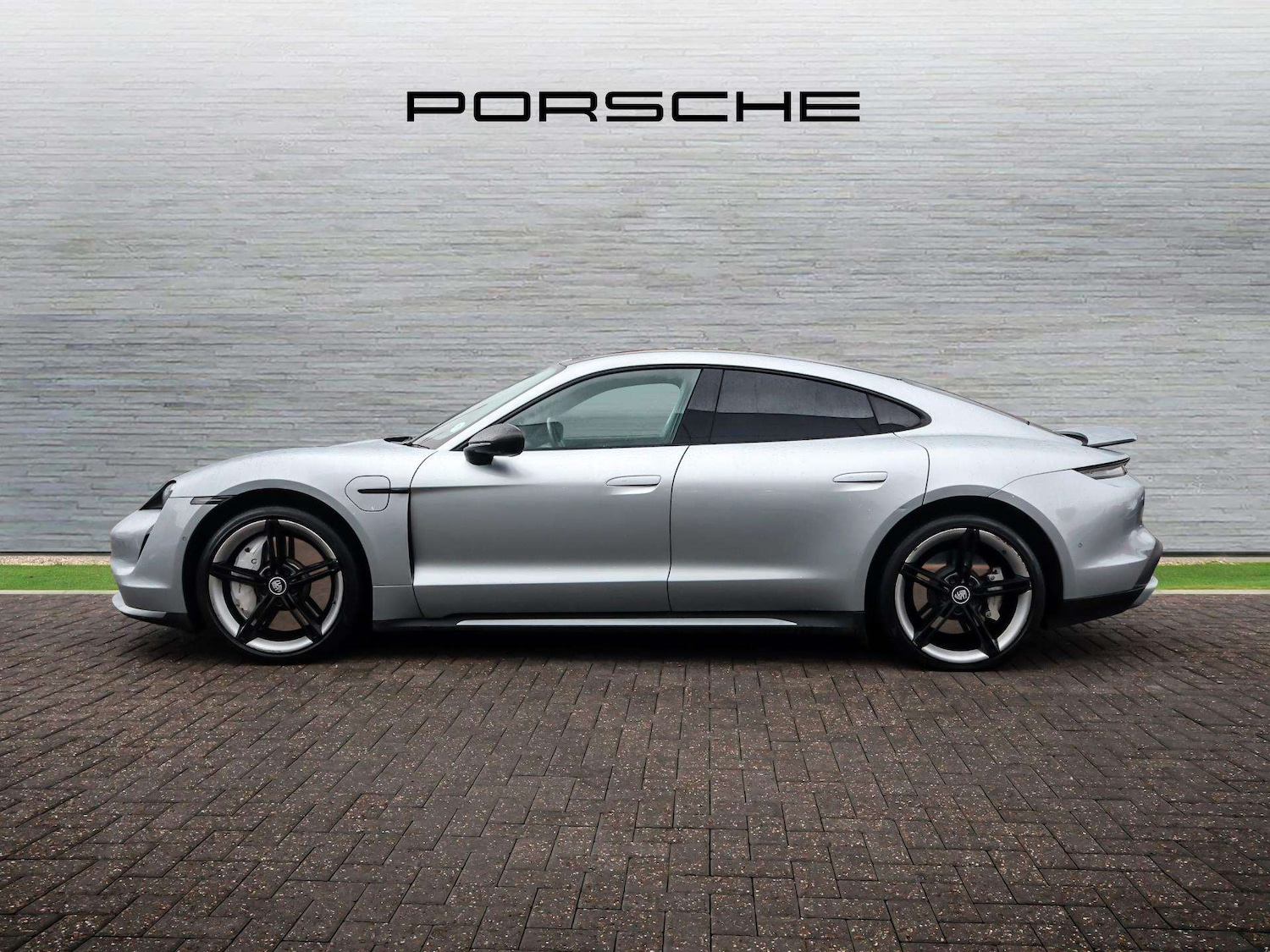 Used Porsche Taycan 2020 for sale - 77219514: Photo 8