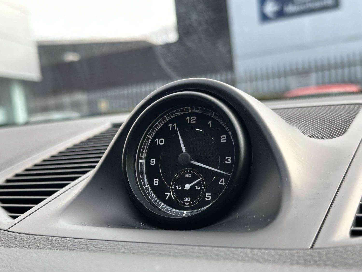 Used Porsche Macan 2025 for sale - 77257336: Photo 17