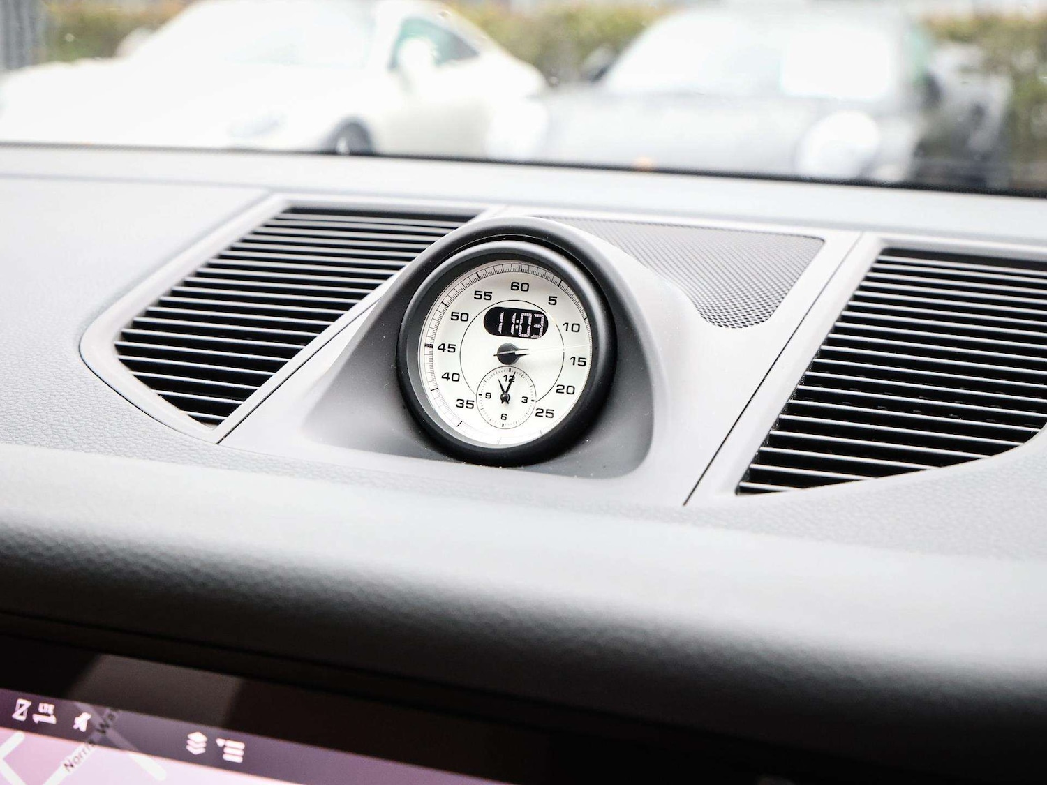 Used Porsche Macan 2025 for sale - 77257336: Photo 32