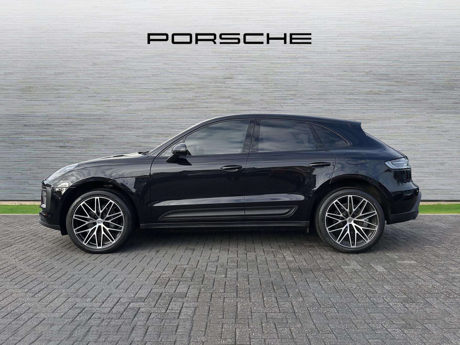 Used Porsche Macan 2025 for sale - 77257336: Photo 8