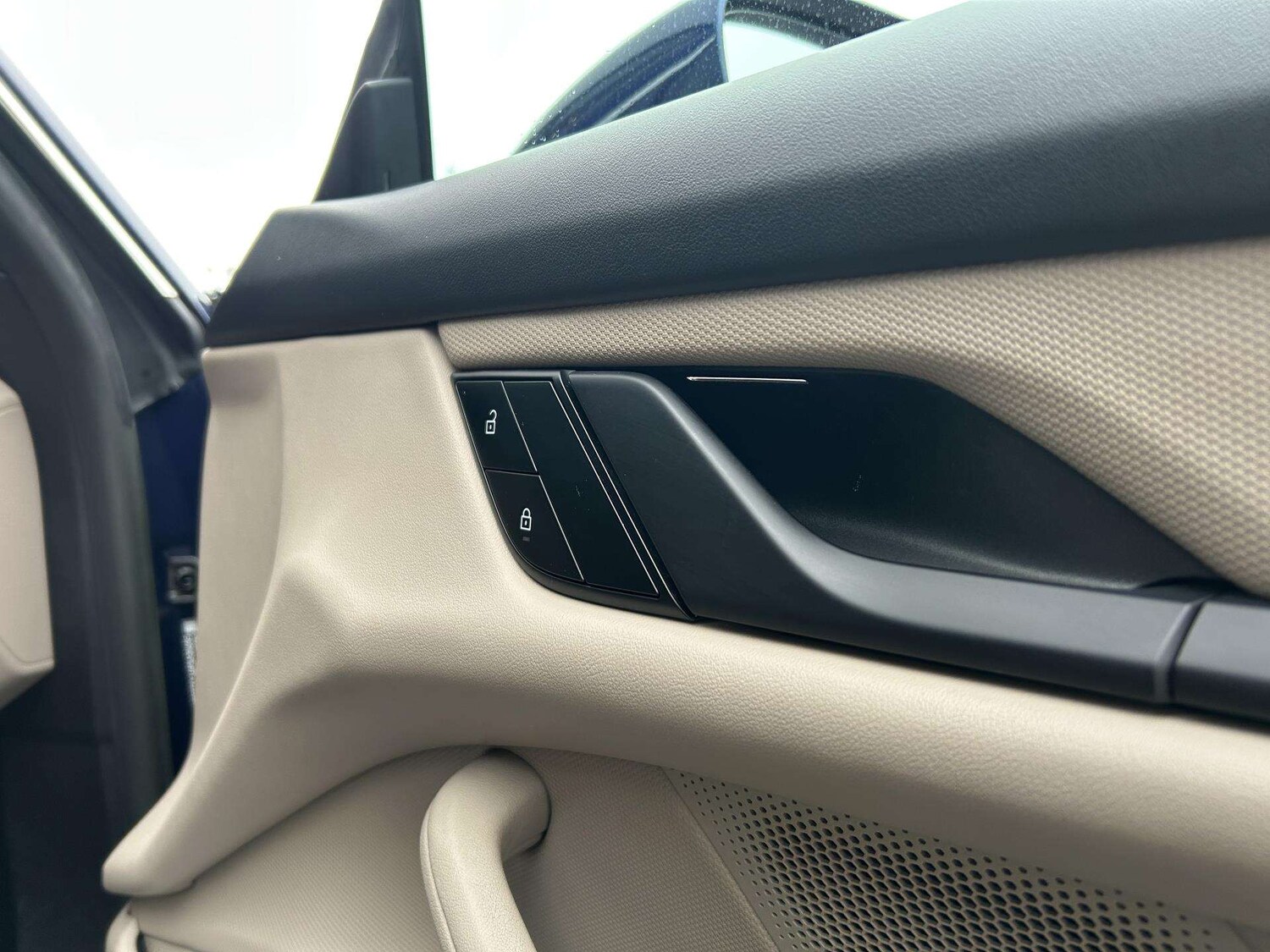 Used Porsche Taycan 2022 for sale - 77472576: Photo 19