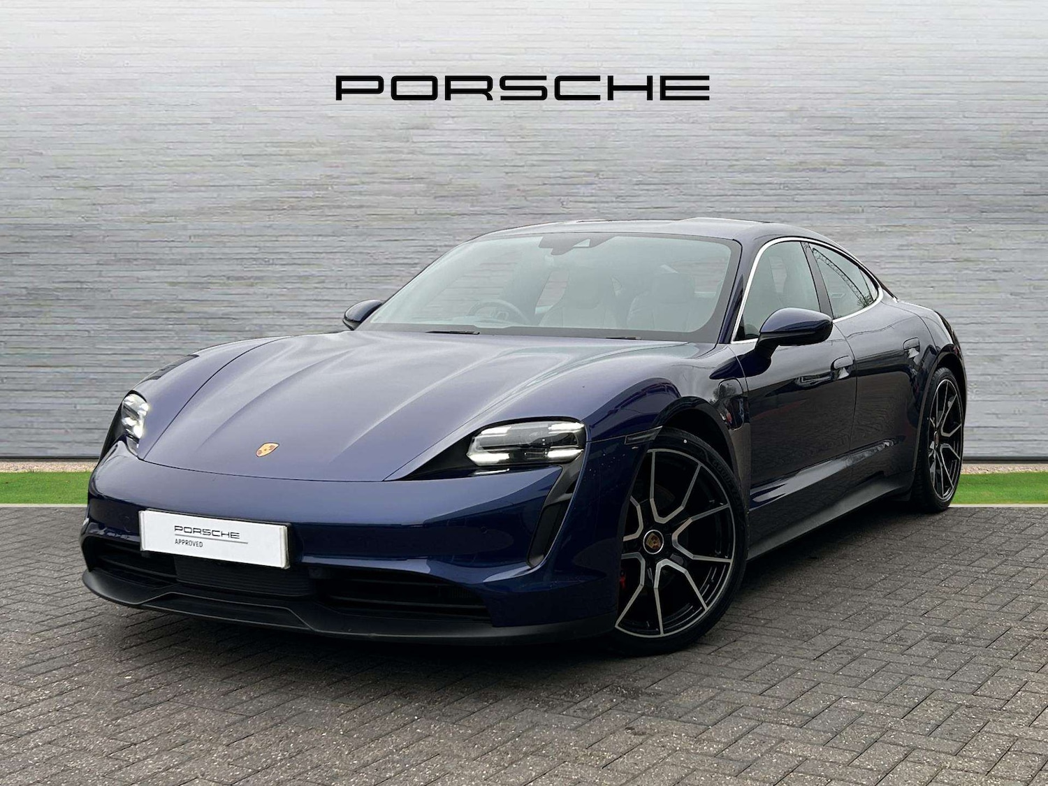 Used Porsche Taycan 2022 for sale - 77472576: Photo 2