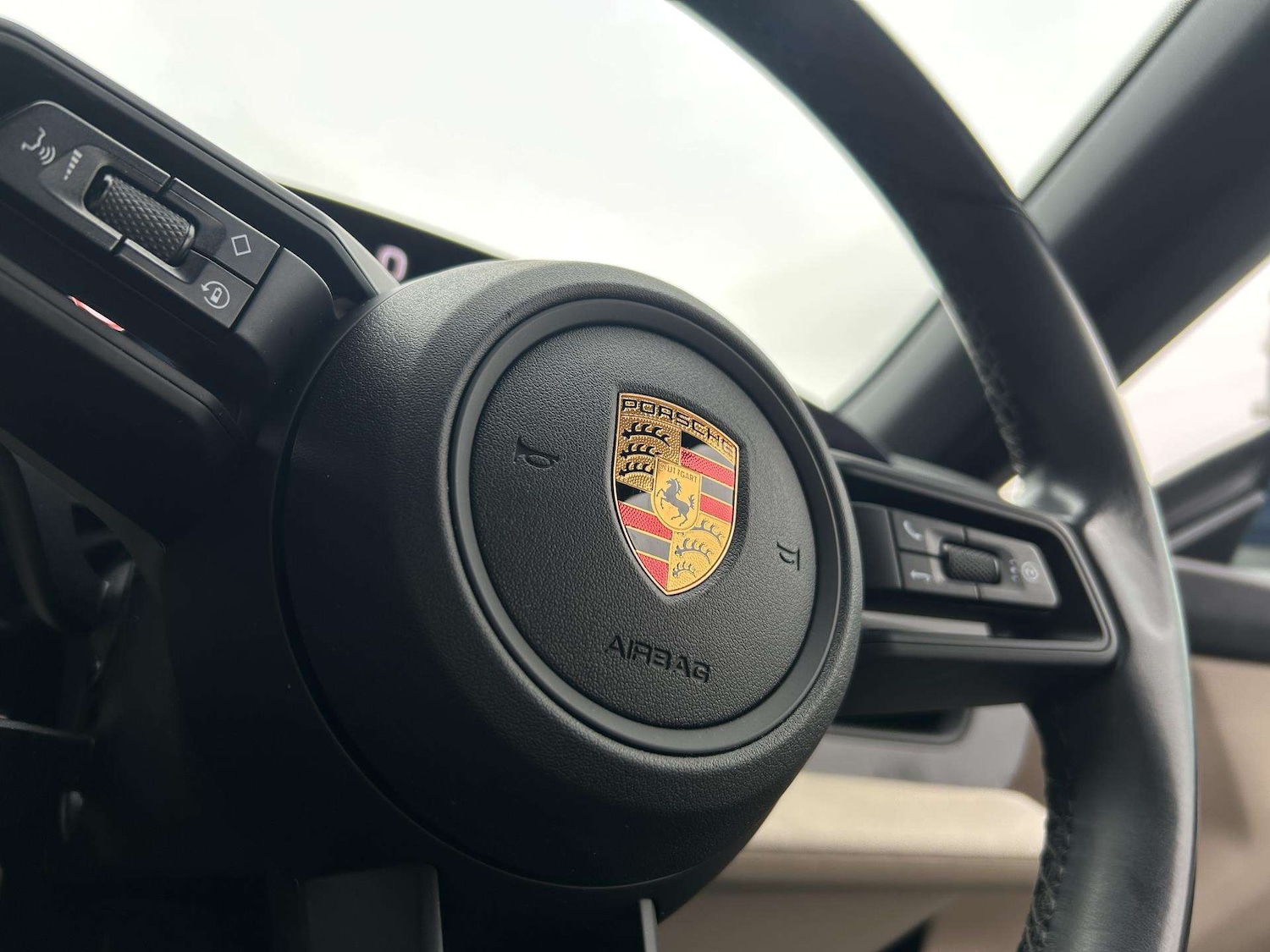 Used Porsche Taycan 2022 for sale - 77472576: Photo 25