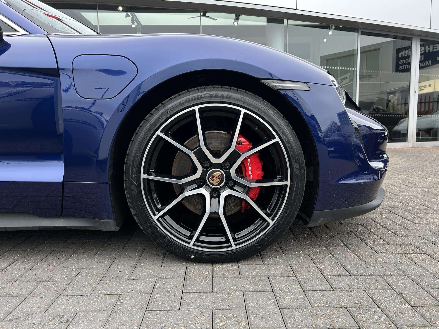 Used Porsche Taycan 2022 for sale - 77472576: Photo 6