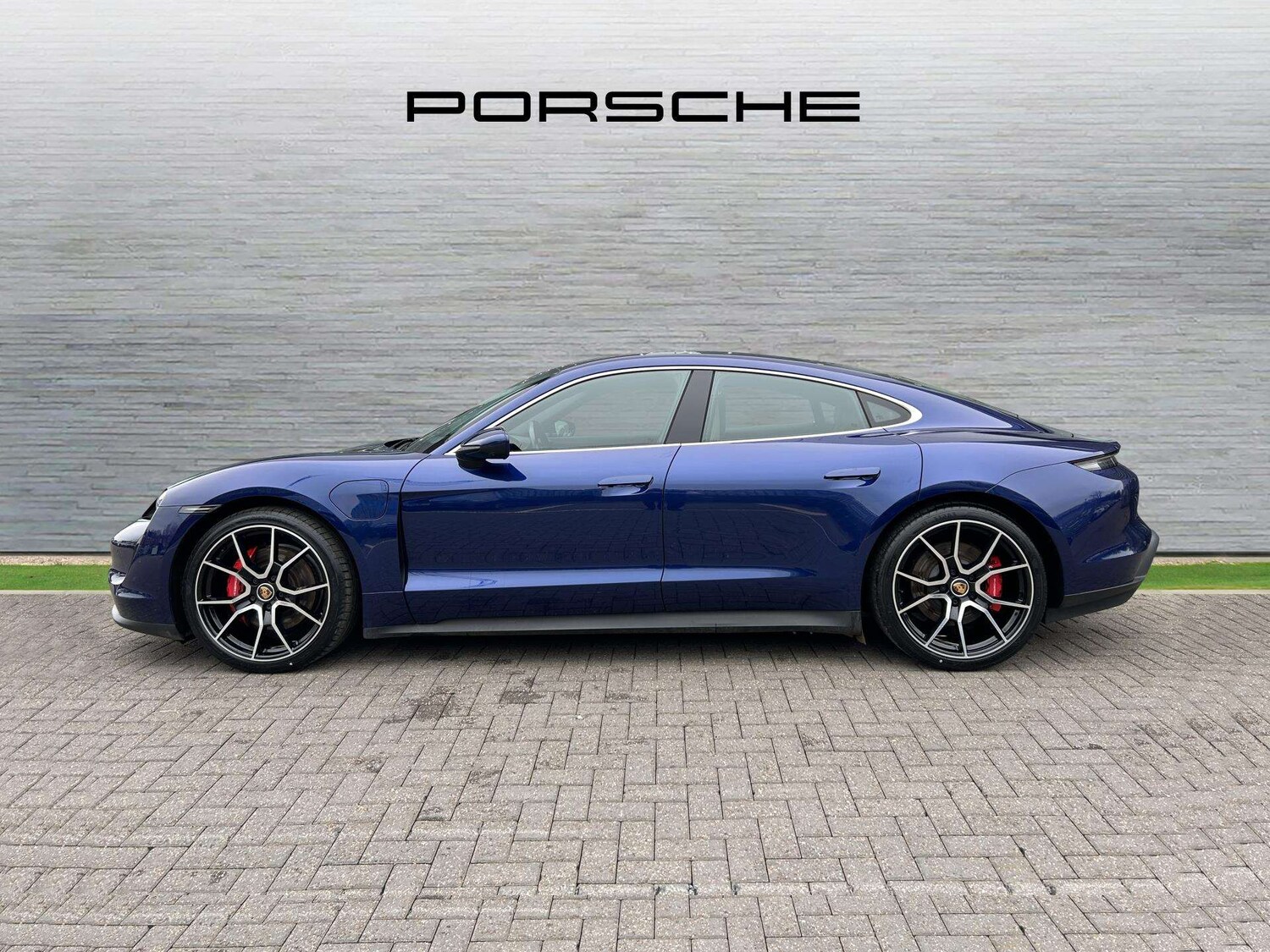 Used Porsche Taycan 2022 for sale - 77472576: Photo 8