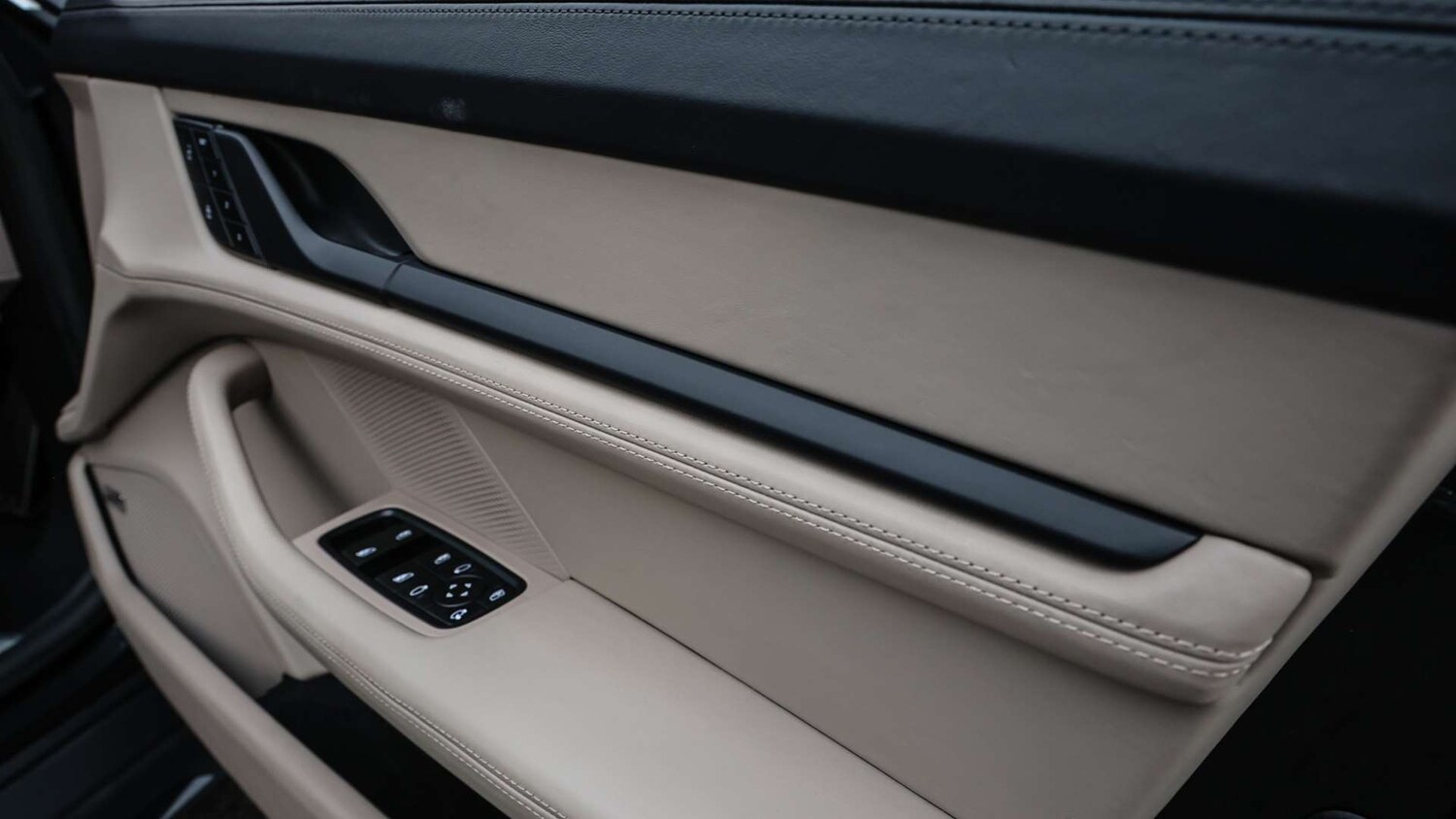 Used Porsche Taycan 2022 for sale - 77389766: Photo 21