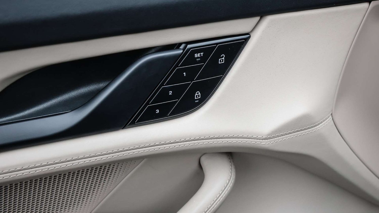 Used Porsche Taycan 2022 for sale - 77389766: Photo 23