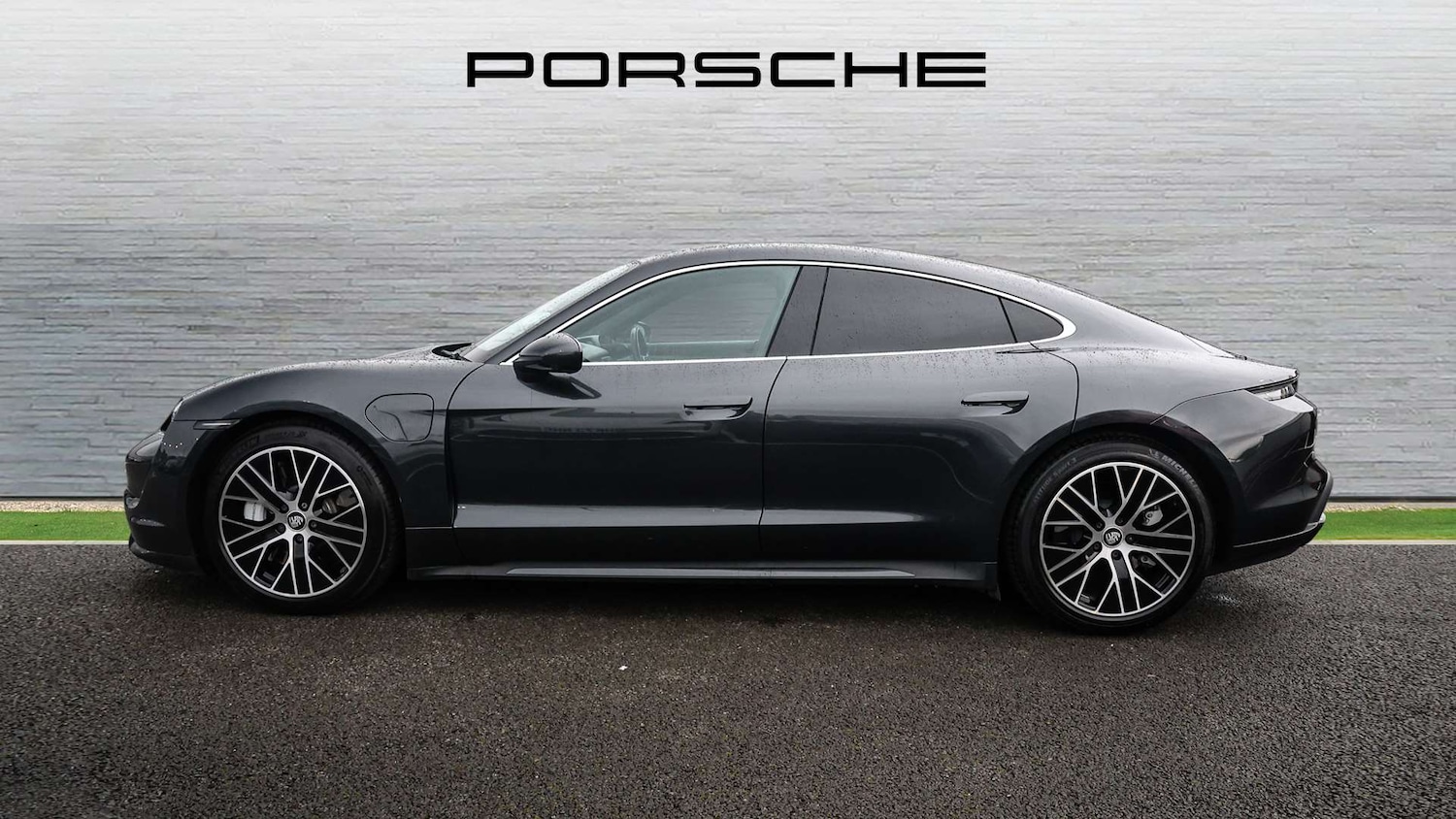 Used Porsche Taycan 2022 for sale - 77389766: Photo 8