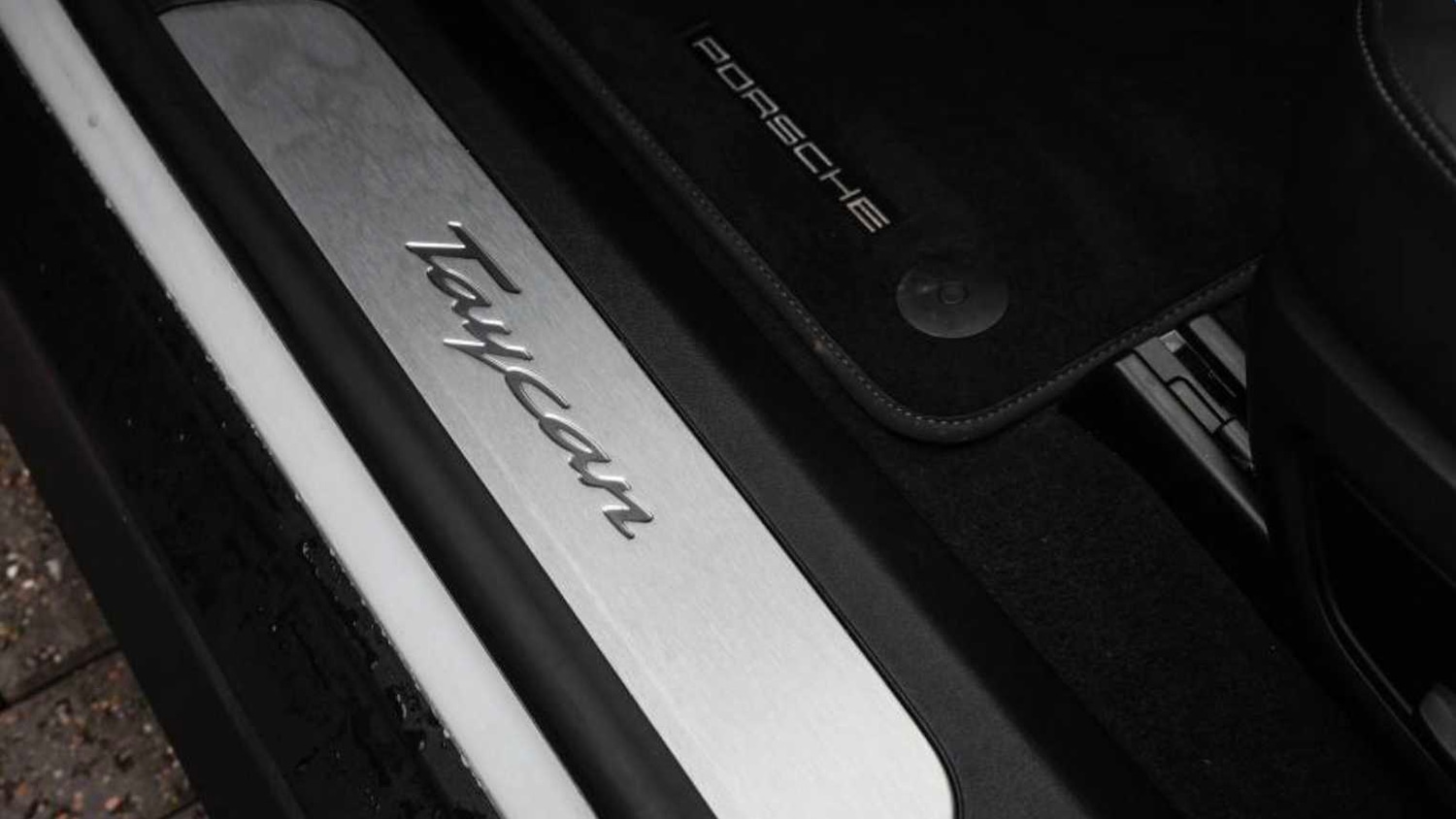 Used Porsche Taycan 2025 for sale - 76661760: Photo 10