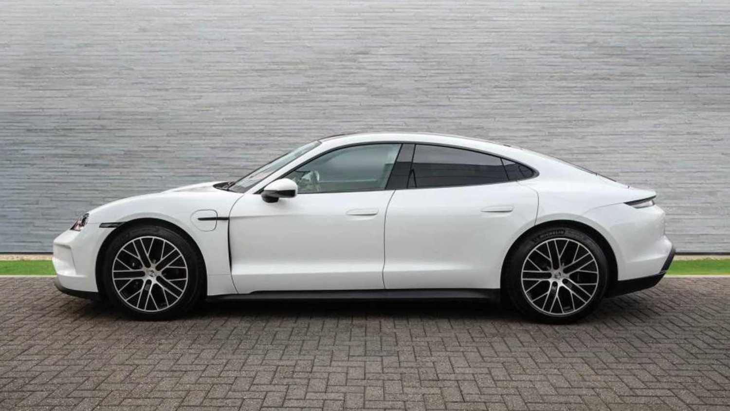 Used Porsche Taycan 2025 for sale - 76661760: Photo 31