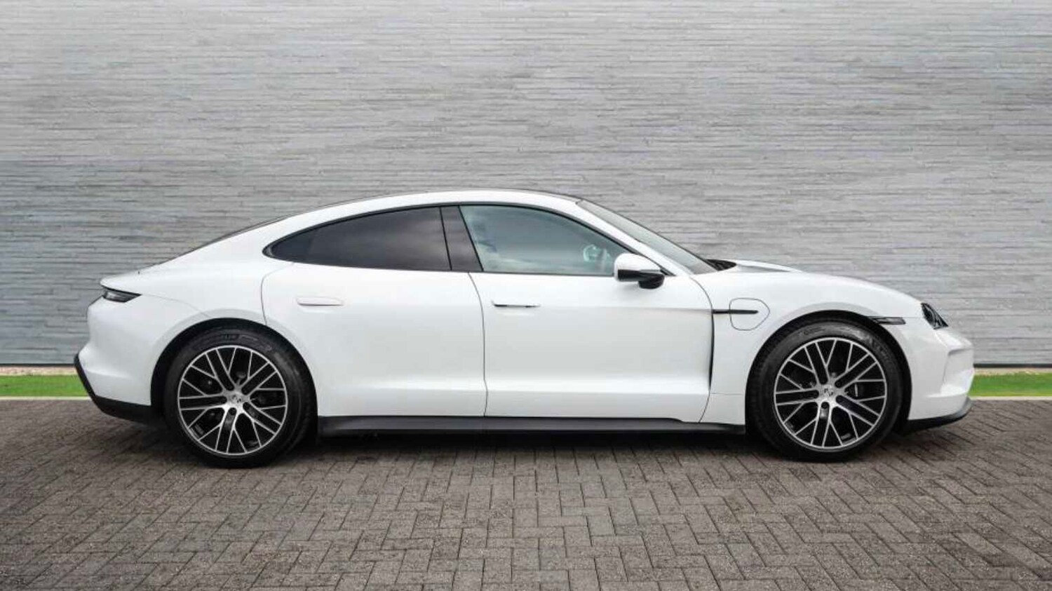 Used Porsche Taycan 2025 for sale - 76661760: Photo 33