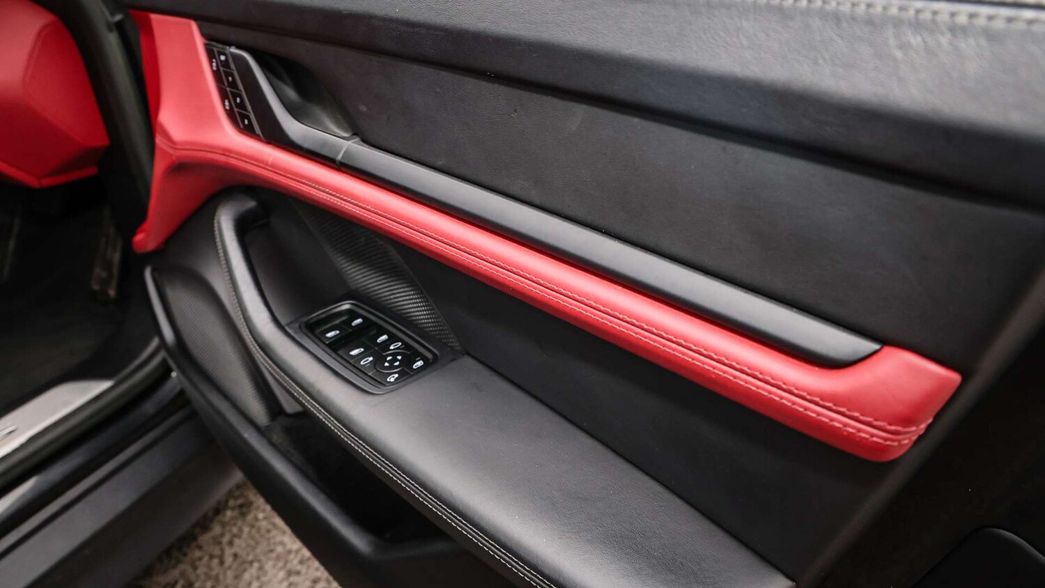 Used Porsche Taycan 2022 for sale - 77134760: Photo 33