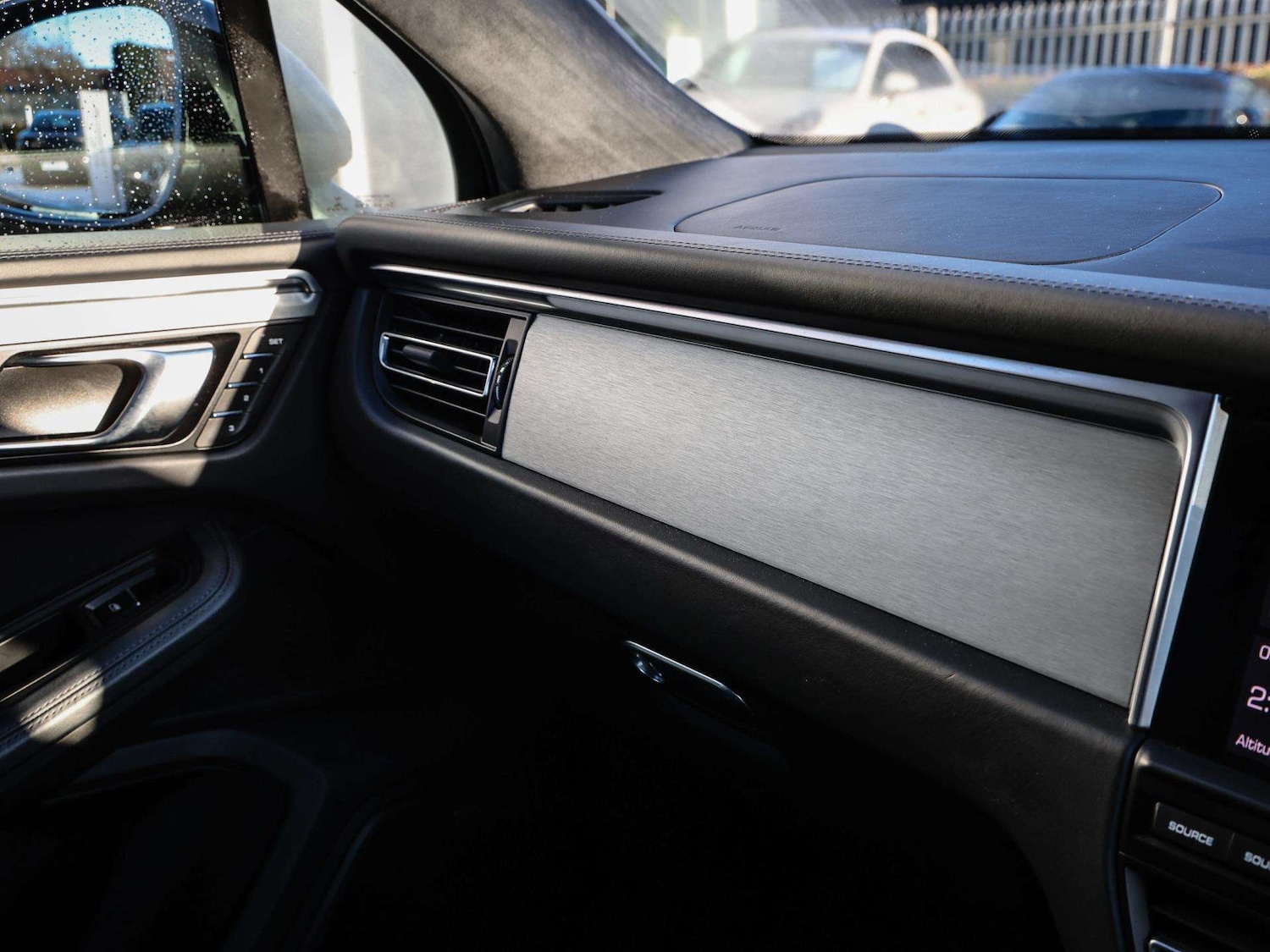 Used Porsche Macan 2022 for sale - 77686621: Photo 32