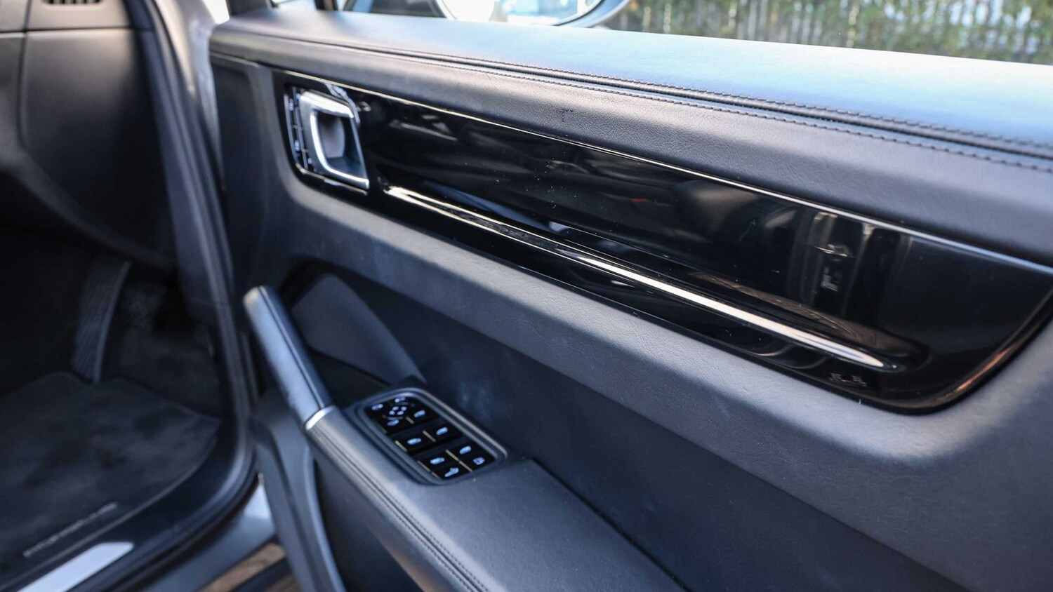 Used Porsche Cayenne 2019 for sale - 77862139: Photo 32