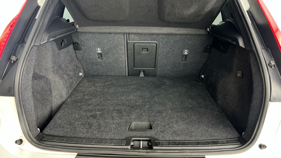 Used Volvo XC40 2021 for sale - 76648000: Photo 5