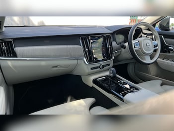 Used Volvo V90 2025 for sale - 75472498: Photo