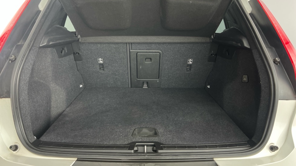 Used Volvo XC40 2021 for sale - 76648003: Photo 5