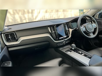 Used Volvo XC60 2023 for sale - 76966493: Photo