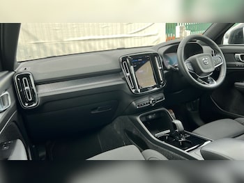 Used Volvo XC40 2022 for sale - 75472509: Photo