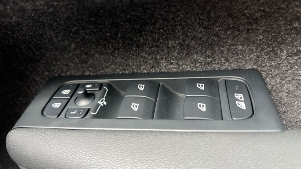 Used Volvo XC40 2024 for sale - 76244431: Photo 33