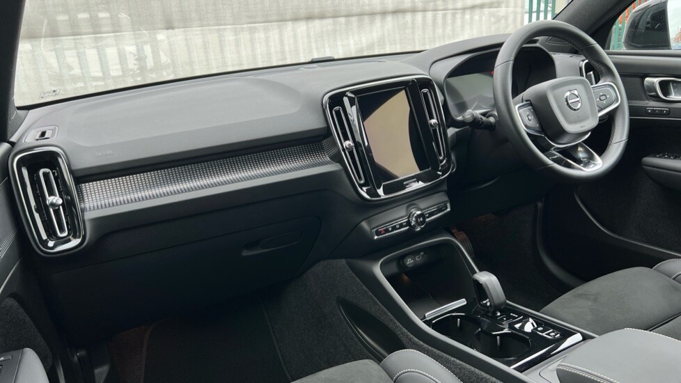 Used Volvo XC40 2024 for sale - 76244431: Photo 4