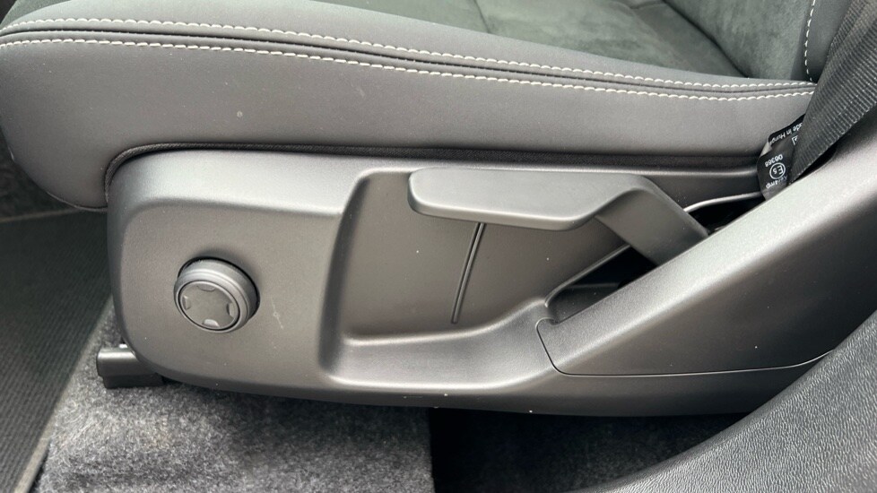 Used Volvo XC40 2024 for sale - 76244431: Photo 44