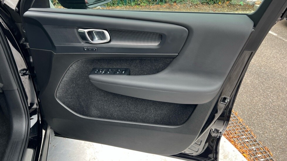 Used Volvo XC40 2024 for sale - 76244431: Photo 49