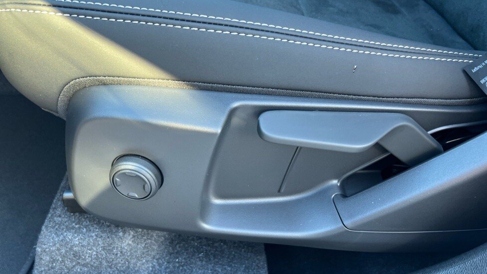 Used Volvo XC40 2025 for sale - 77057878: Photo 44