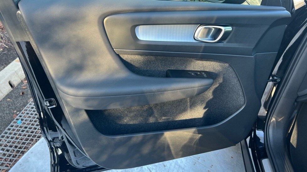 Used Volvo XC40 2025 for sale - 77057878: Photo 45