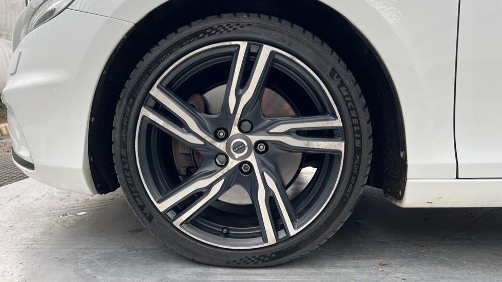 Used Volvo V40 2017 for sale - 77035989: Photo 17