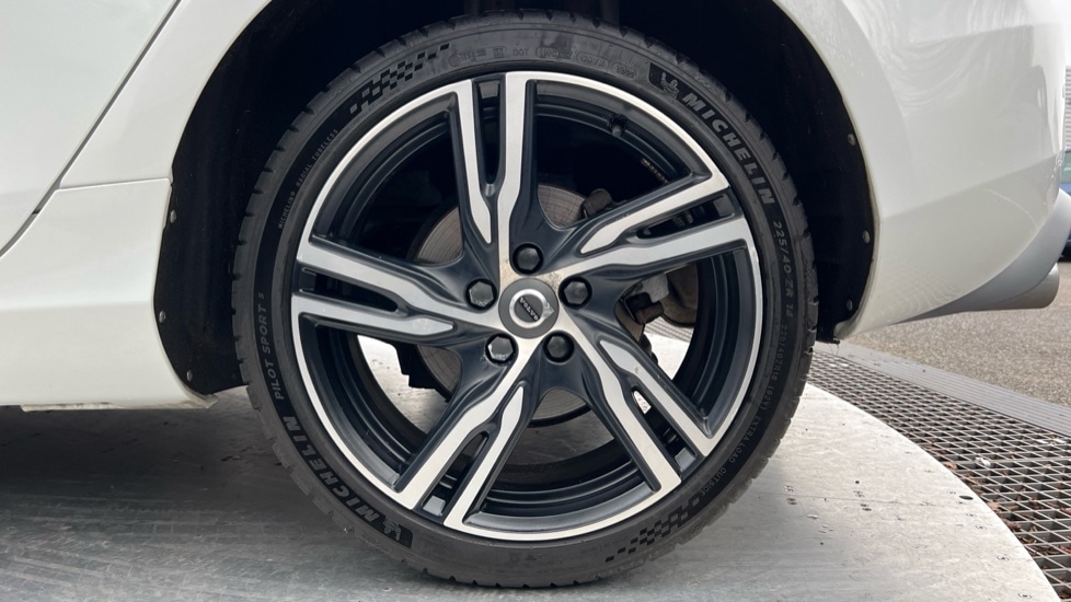 Used Volvo V40 2017 for sale - 77035989: Photo 18