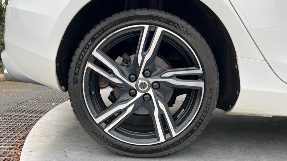 Used Volvo V40 2017 for sale - 77035989: Photo 19