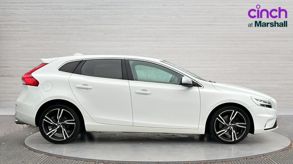 Used Volvo V40 2017 for sale - 77035989: Photo 2