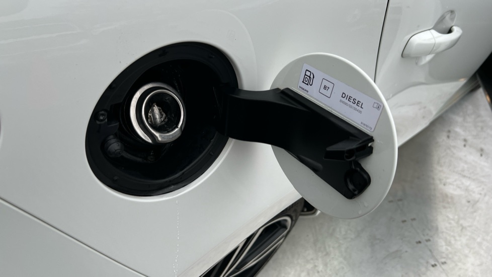 Used Volvo V40 2017 for sale - 77035989: Photo 21