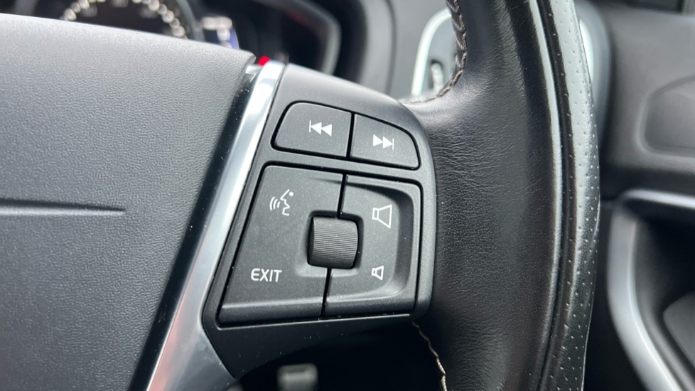 Used Volvo V40 2017 for sale - 77035989: Photo 22