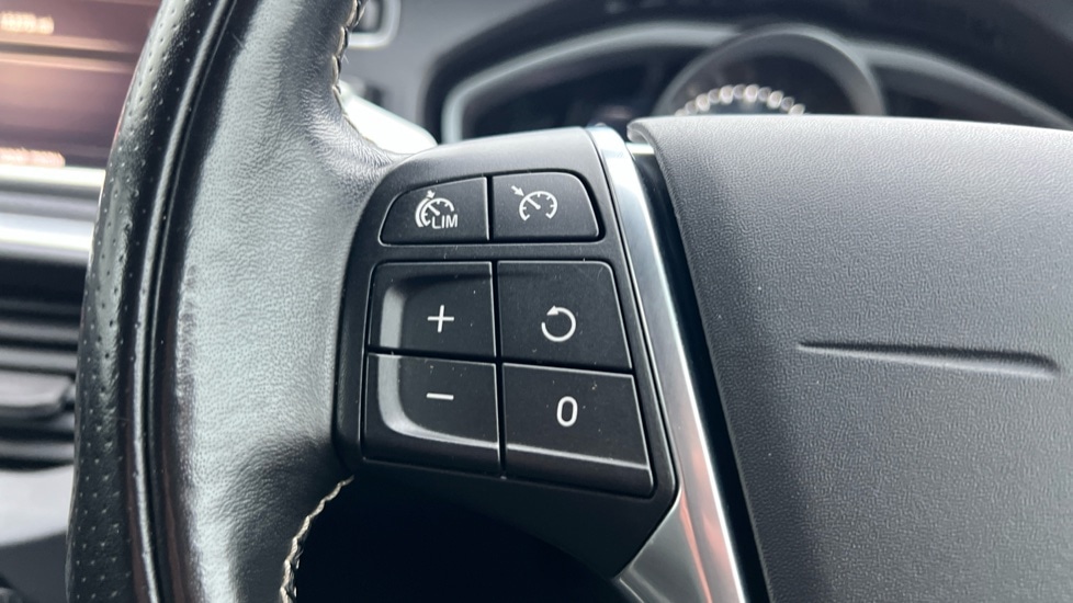 Used Volvo V40 2017 for sale - 77035989: Photo 23