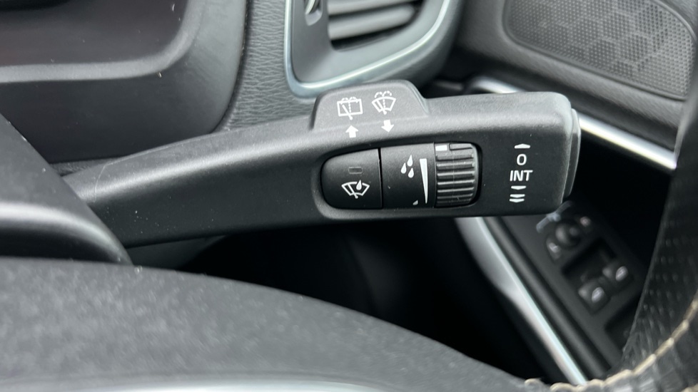 Used Volvo V40 2017 for sale - 77035989: Photo 24